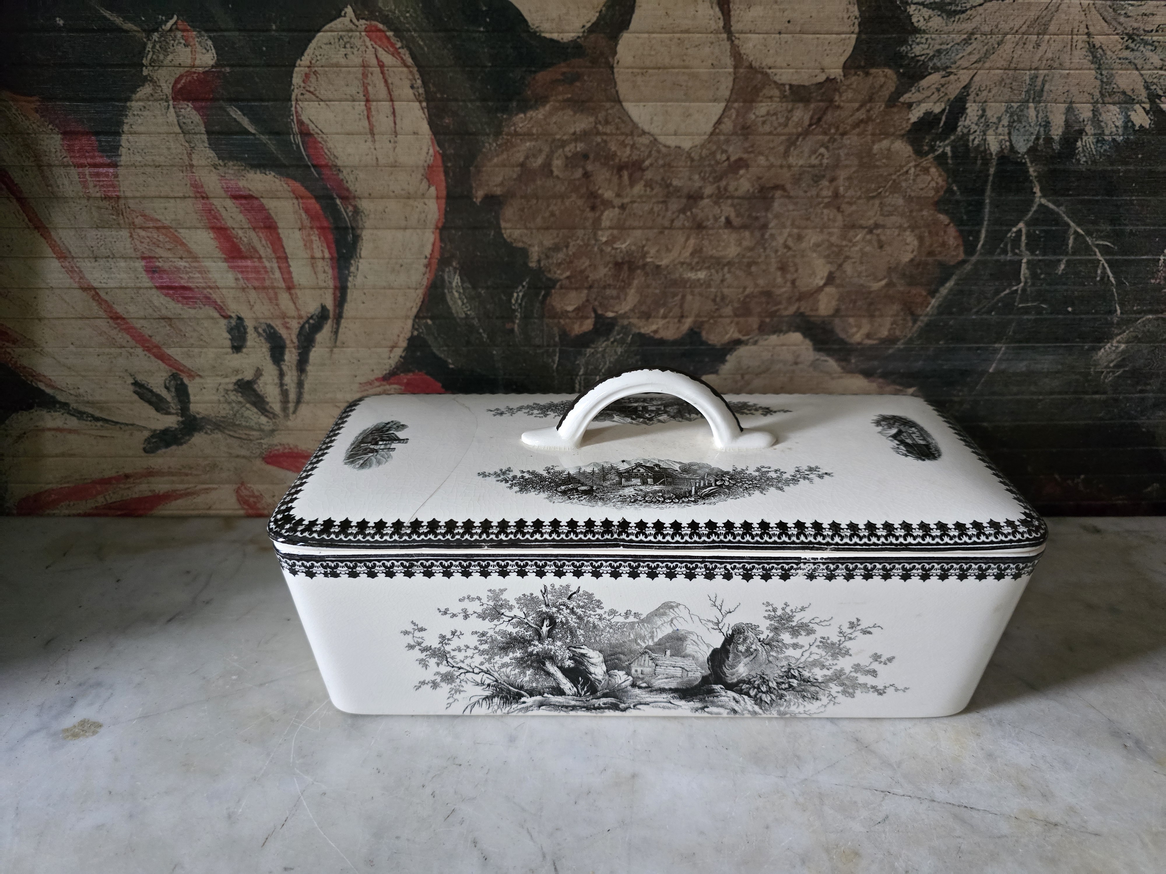 Antiek porseleinen cakedoos Villeroy&boch Mettlach