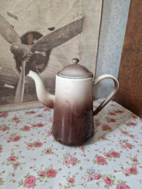 Oude emaille koffiepot