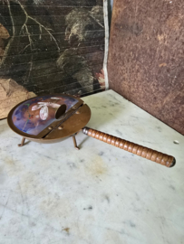 Antiek geëmailleerde koperen tafel kruimelvanger vlinder