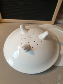 Pastel kleurige fruittest op pootjes met onderbord