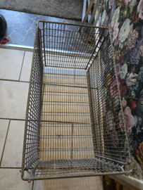 Oude industriële mand