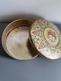 Antieke ronde kraaltjes koektrommel
