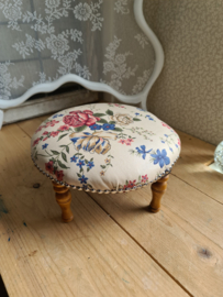 Brocante voetenbankje roos