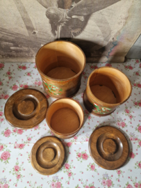 Oude houten potten haan