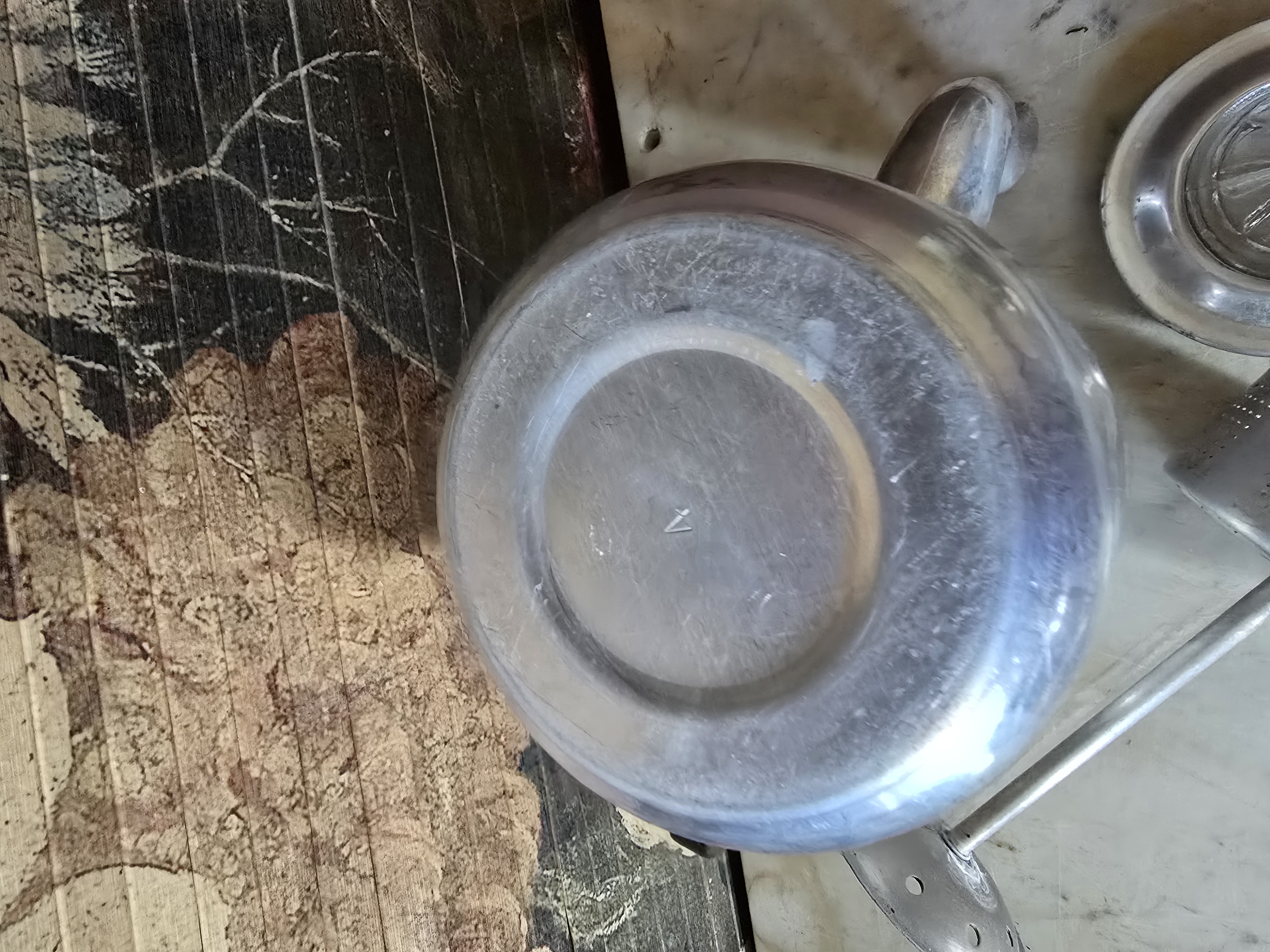 Grote aluminium pruttelpot glazen knop