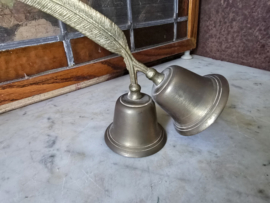 Antiek messing tafelbel veer