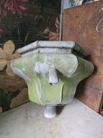 Antiek zinken regenpijp vergaarbak