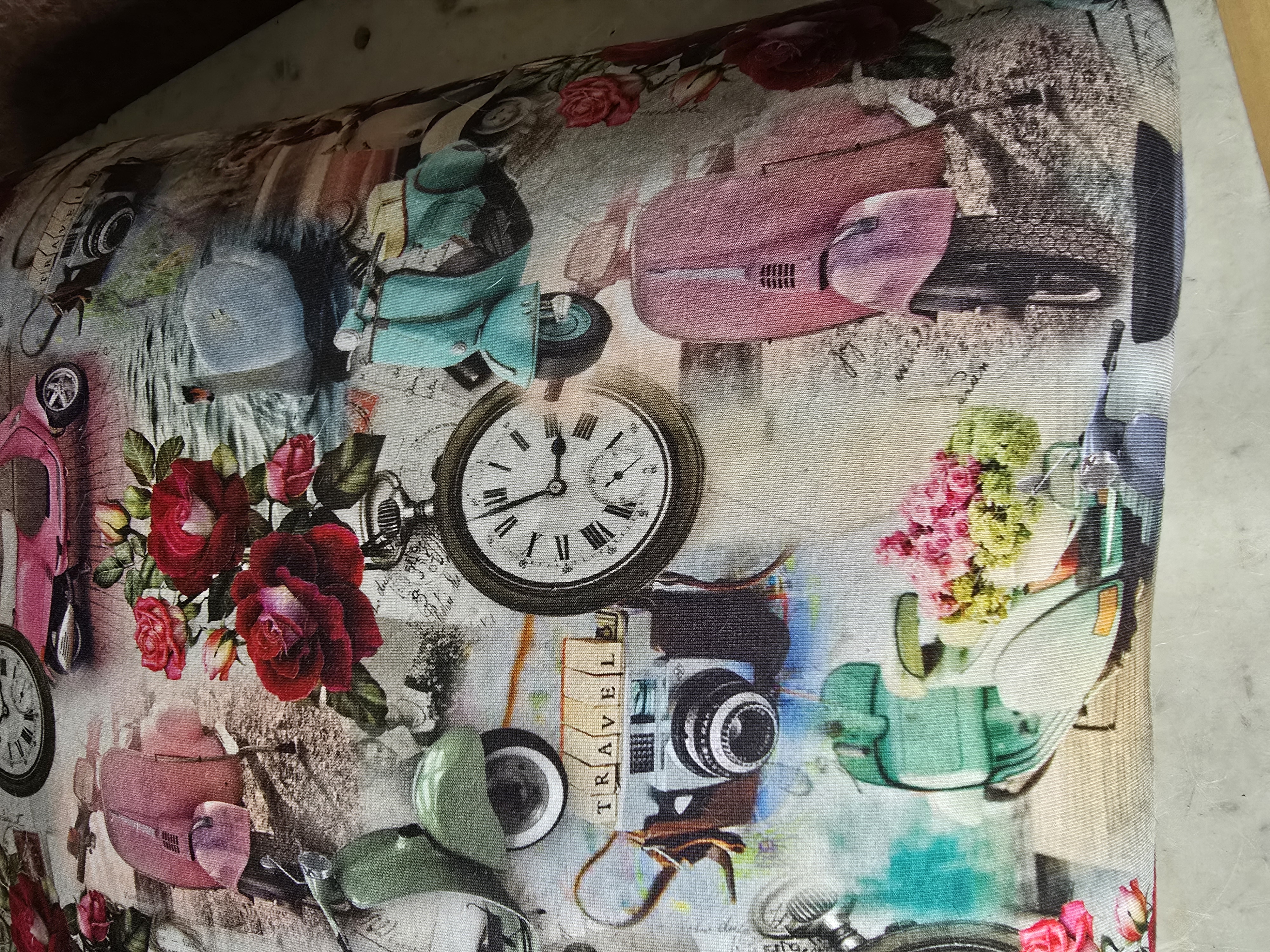 Brocante voetenbankje bolpootjes