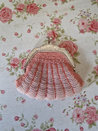 Oud roze kralen beugeltasje