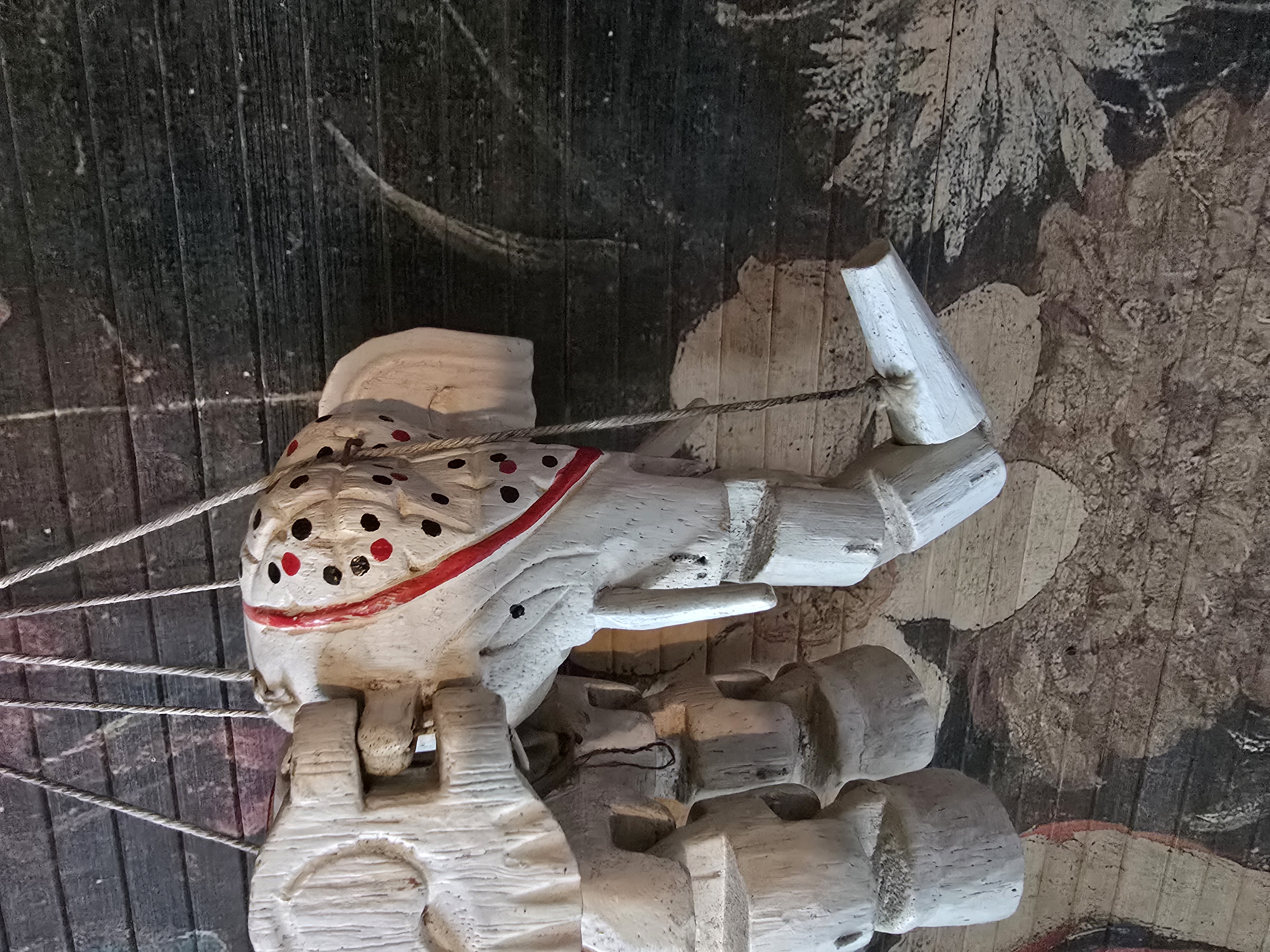 Oude houten marionetten olifant