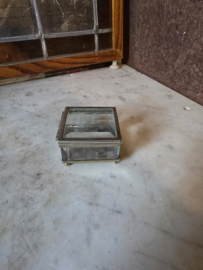 Oud glazen pronk doosje nr1