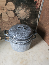 Grijs gewolkte emaille stoompan