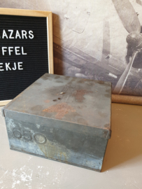 Oud doorleefd winkelblik lubro broodfabriek