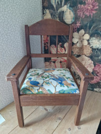 Oud eiken kinder stoeltje paradijsvogel
