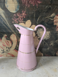Roze emaille waterkan