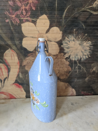 Oude geëmailleerde beschilderde veldfles