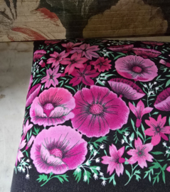 Voetenbankje roze papavers