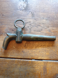 Antiek koperen tapkraan kraan wijnvat