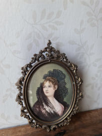 Oud koperen barok lijstje victoriaanse dame