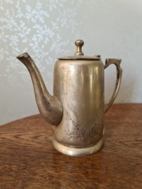 Oude verzilverde koffiepot