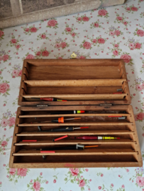 Oud houten doosje vis dobbertjes