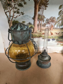 Antiek messing scheepslamp geel glas