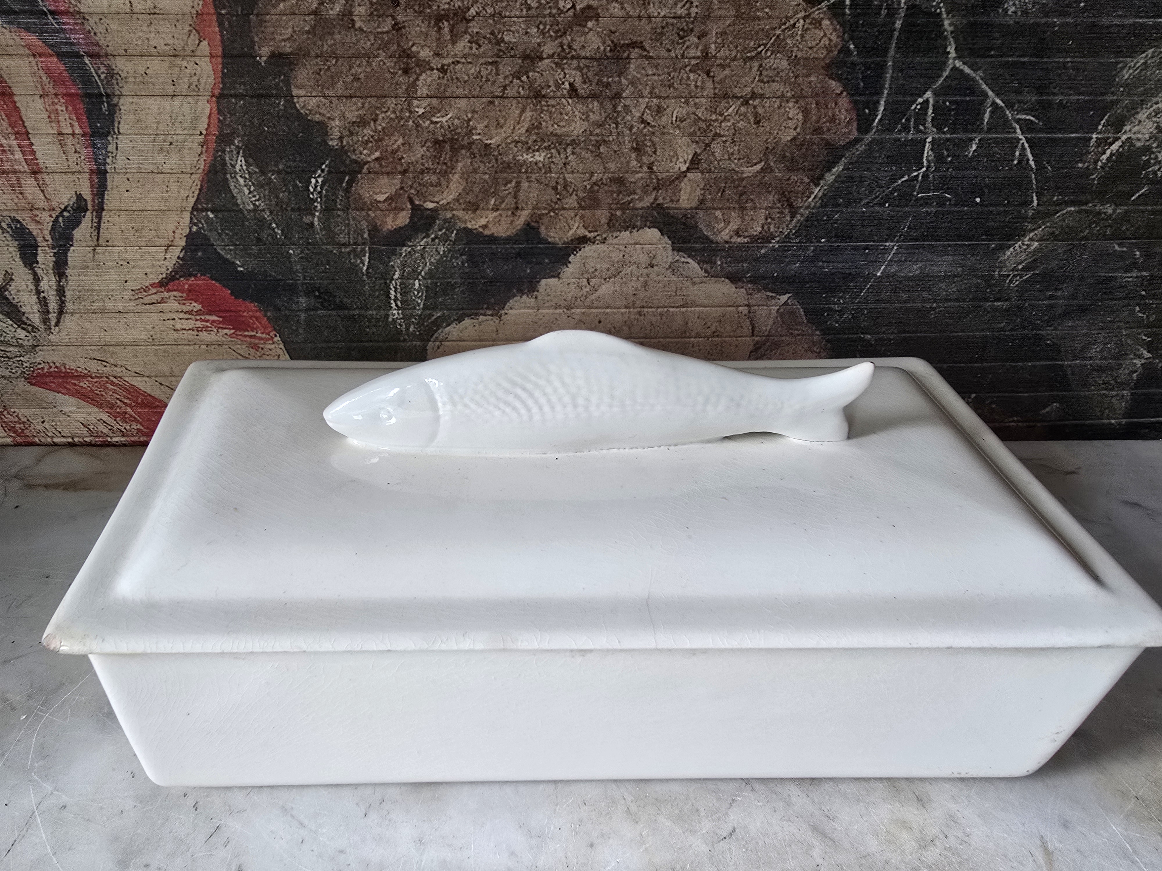 Oude creme aardewerken haringterrine
