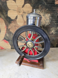 Rood gietijzeren koffiemolen