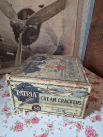 Antiek winkelblik cream crackers patria
