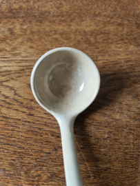 Oud beboterd sauslepeltje