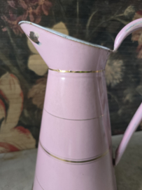 Roze emaille waterkan