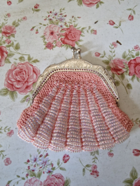Oud roze kralen beugeltasje