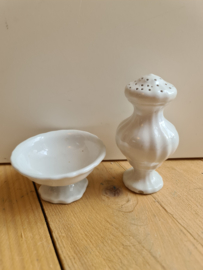 Antieke wit porseleinen strooier