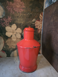 Rood emaille waterkan