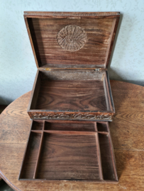 Oude bewerkt houten schrijfkist pauw