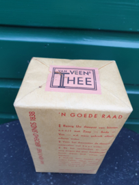 Oude nostalgische papieren verpakking van veen's thee
