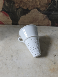 Wit porseleinen koffiefilter