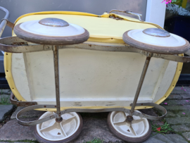 antiek zachtgele poppenwagen