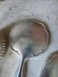 Brocante zilverkleurige kaptafelset handspiegel