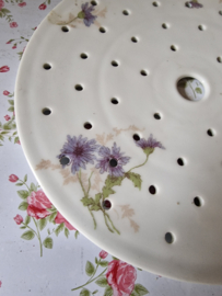 Oude porseleinen treef lila bloemen