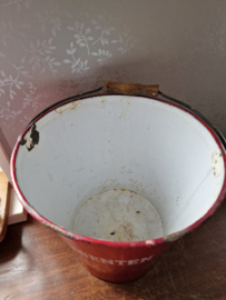 Rood emaille groenten emmer