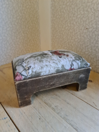 Antiek houten stoofje jacht tafereel