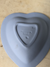 Jasperware blue wedgwood hart vormig schaaltje