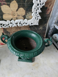 Antiek groen gietijzeren tuinvaas oorvaas