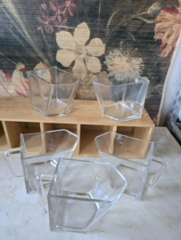 Glazen grutterskast kruidenkast