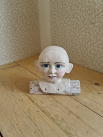 Oud poppen hoofdje pierrot