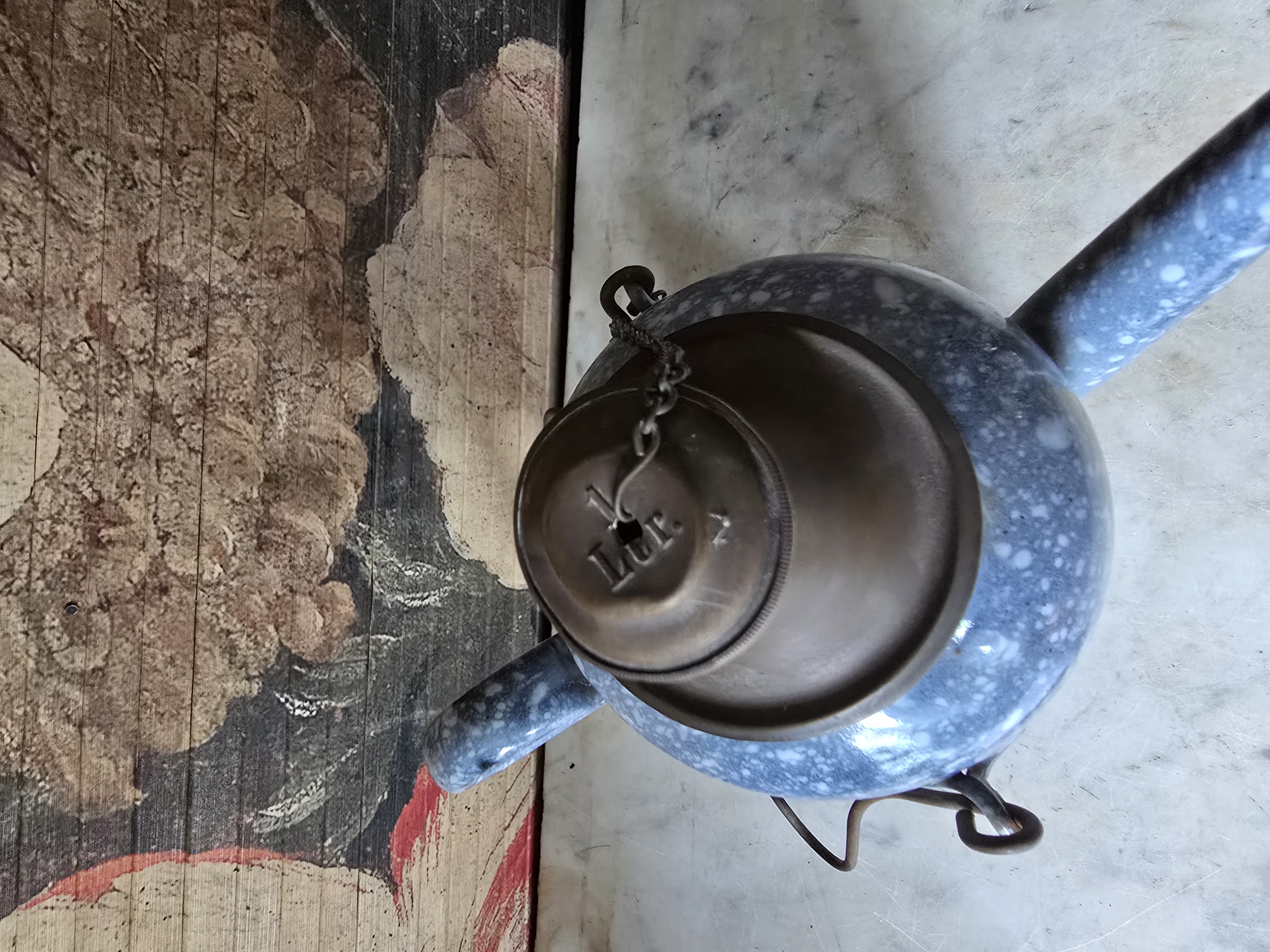 Grijs gewolkte emaille petroleumkan 1 liter