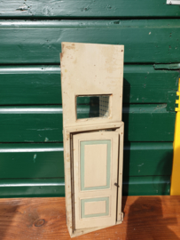 Oud houten poppenhuis paneel deur