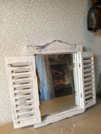 Wit brocante spiegel met luikjes