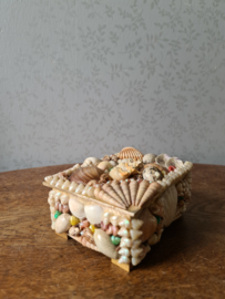 Oud houten schelpendoosje